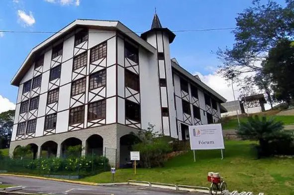 Justi&ccedil;a atende Minist&eacute;rio P&uacute;blico e suspende abertura do com&eacute;rcio em Brusque