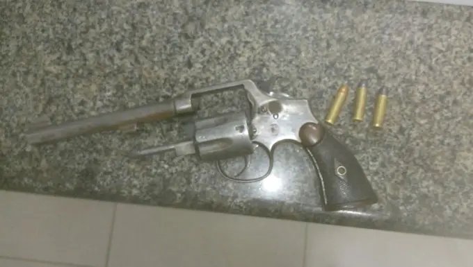 Trio é pego após assaltar duas residências