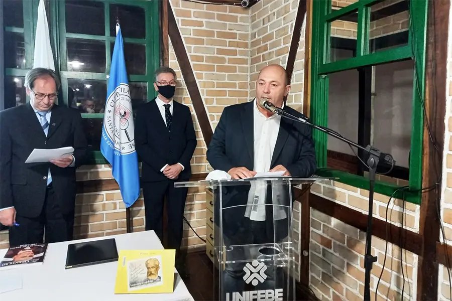 Ari participa de evento na Casa de Brusque