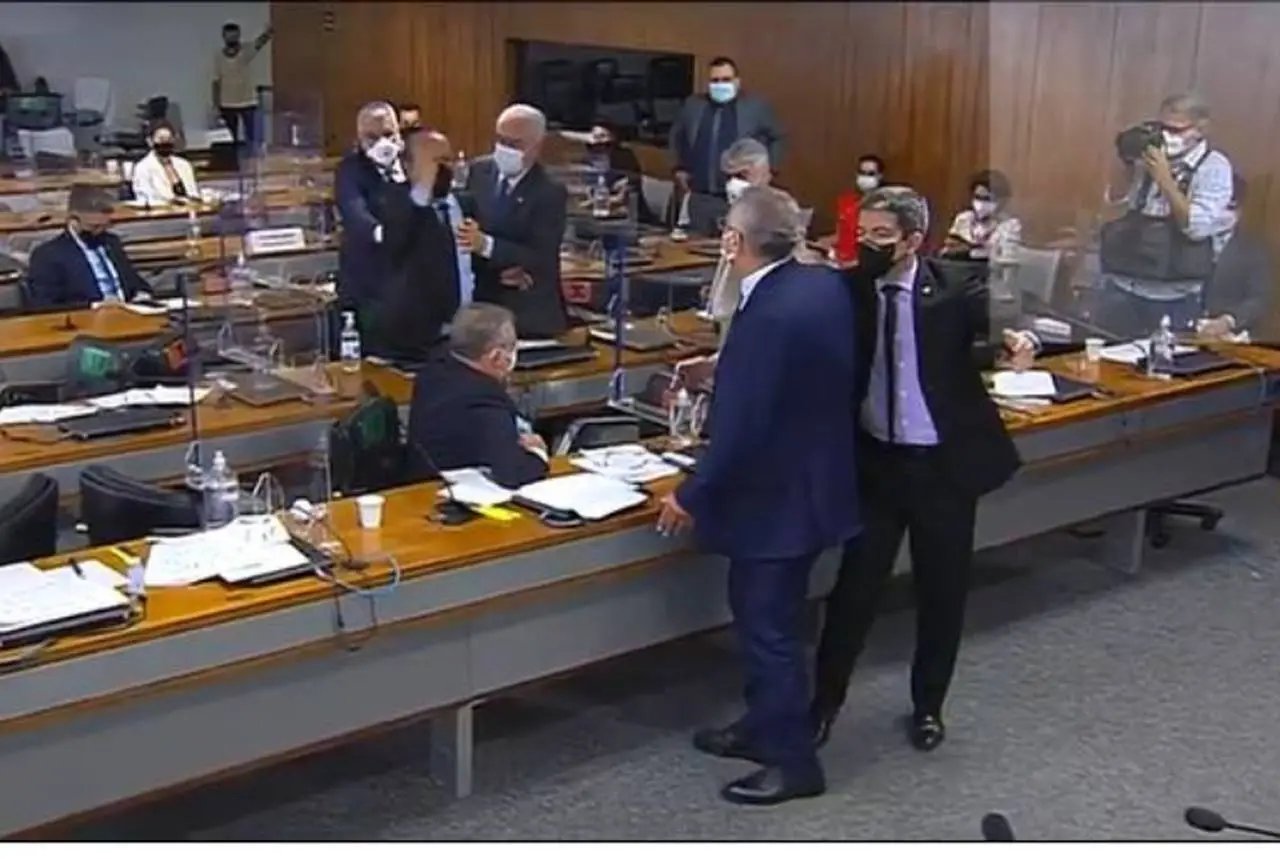 (V&iacute;deo) Catarinense troca xingamentos com colega no Senado 