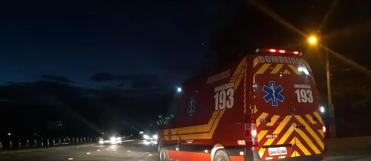 Colis&atilde;o entre carro e moto na rua General Os&oacute;rio