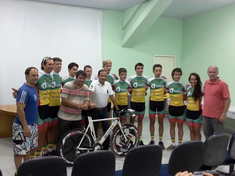 Ciclismo repatria atletas