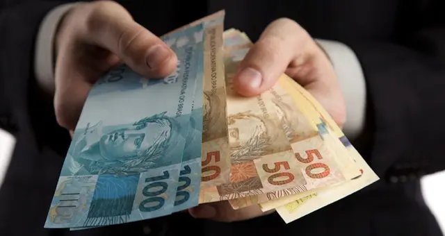 Benef&iacute;cio emergencial de R$ 600 ainda n&atilde;o come&ccedil;ou a ser pago