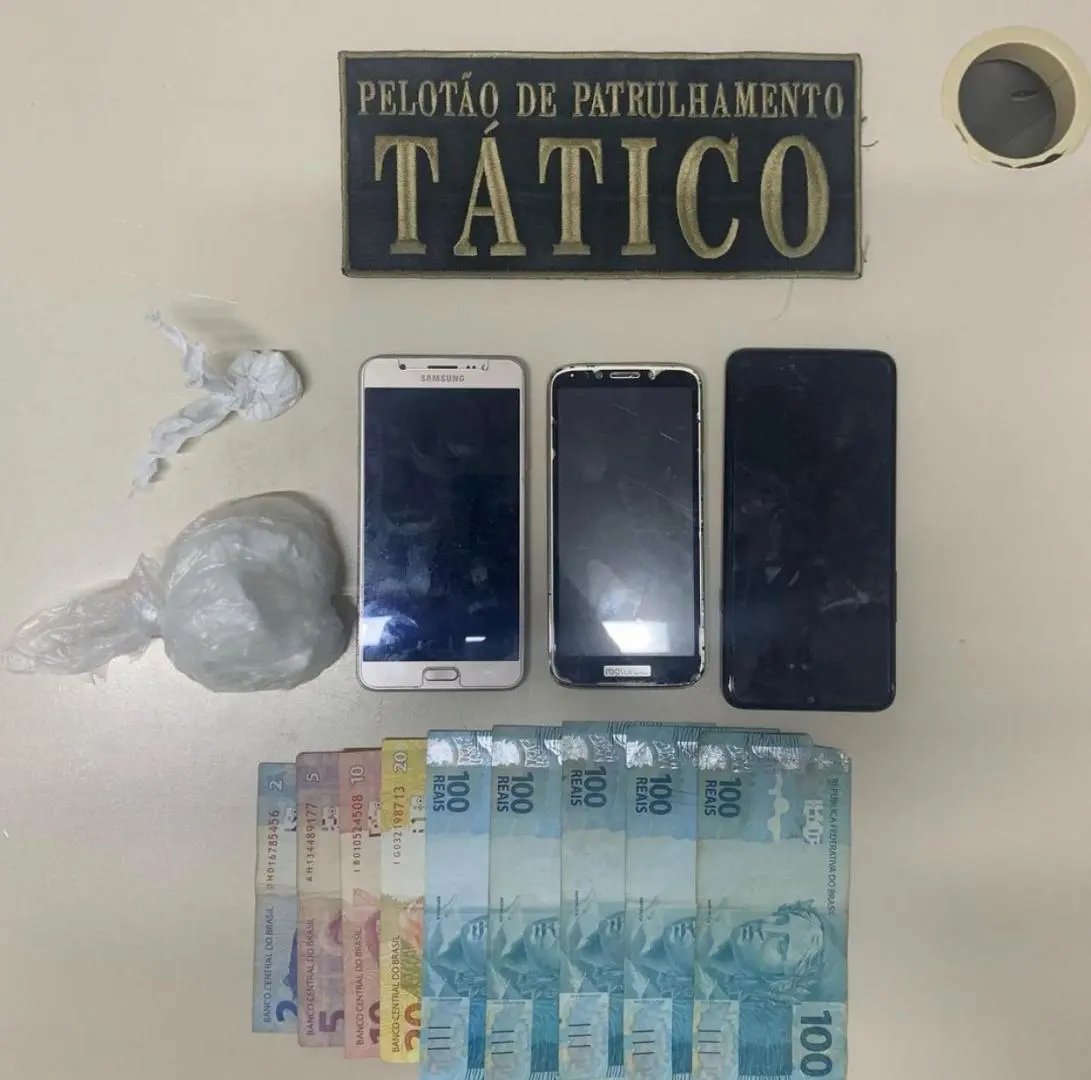 Dois homens s&atilde;o presos por tr&aacute;fico de drogas no Bateas