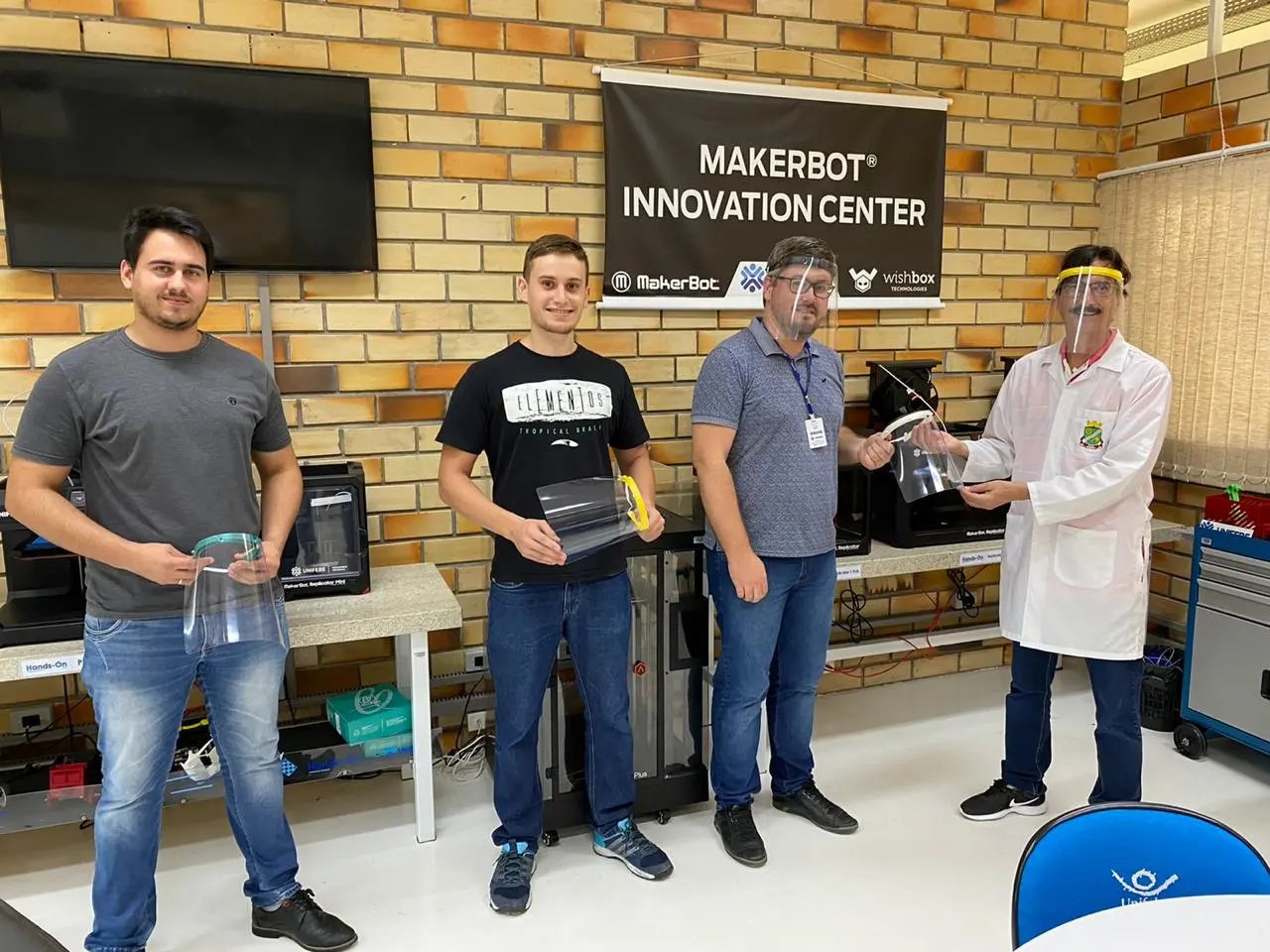UNIFEBE doa protetores faciais &agrave; Secretaria de Sa&uacute;de de Brusque