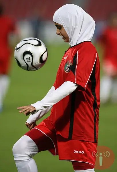 Fifa autoriza que atletas usem véus e turbantes