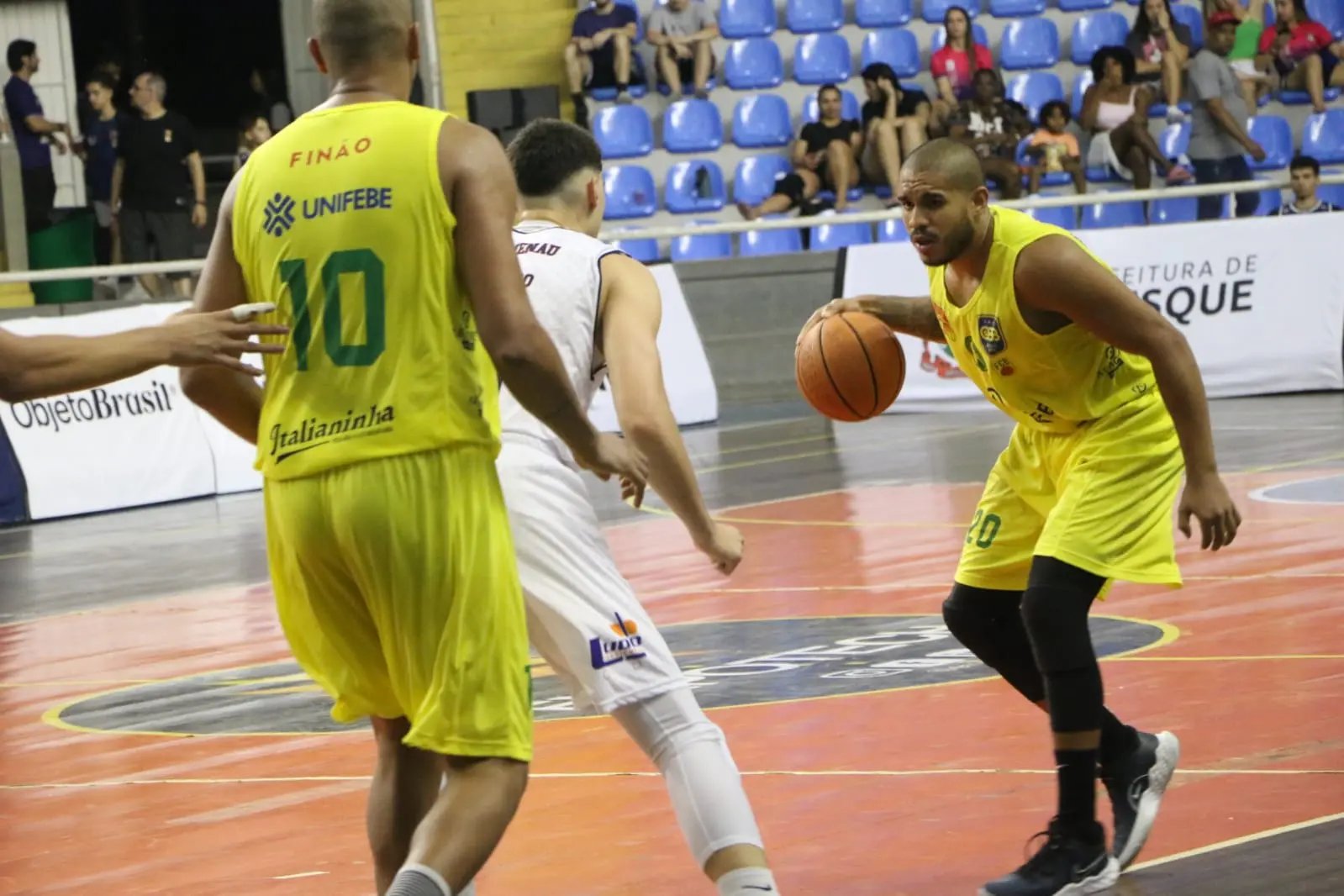 Brusque vence Blumenau no cl&aacute;ssico do Brasileir&atilde;o CBB