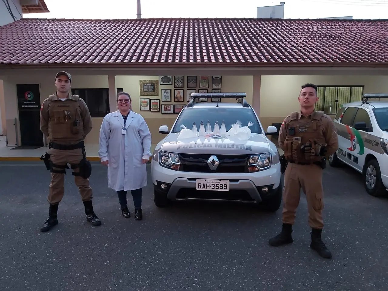 UNIFEBE produz &aacute;lcool em gel e doa para a Pol&iacute;cia Militar de Brusque