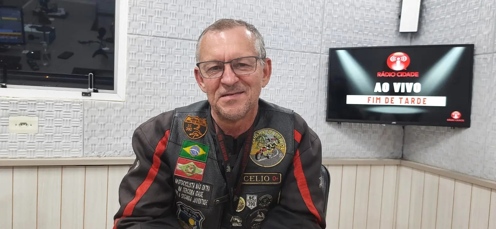 "N&atilde;o se precisa de muita coisa para ser feliz&rdquo;, afirma brusquense que percorreu 17 estados de moto