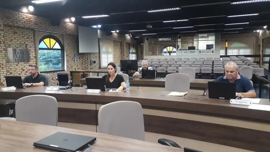 Em nova sess&atilde;o online, C&acirc;mara aprova dois projetos de leis