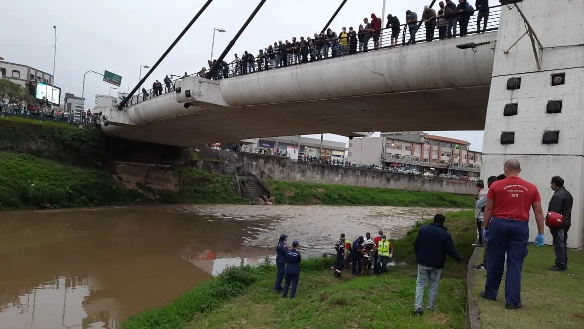 (V&iacute;deo) Comandante dos bombeiros explica resgate no rio Itajai-Mirim