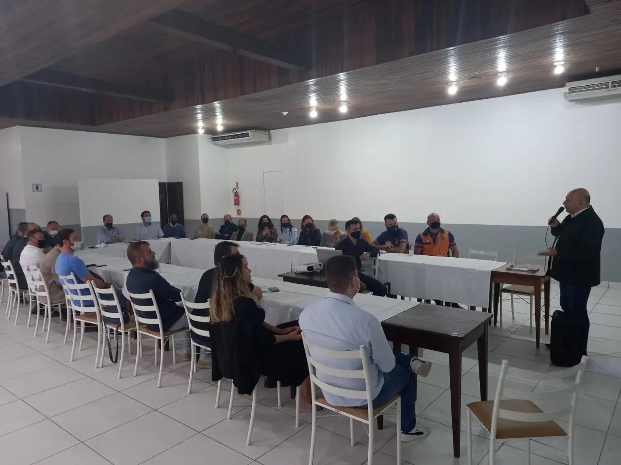 Reuni&atilde;o de colegiado faz an&aacute;lise de primeiro semestre de gest&atilde;o brusquense