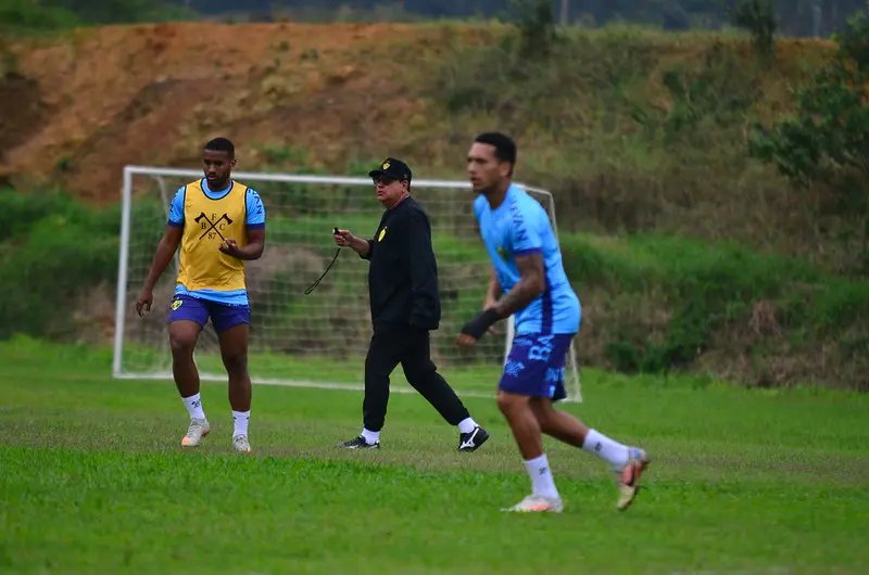 Waguinho comanda primeiro treino no Brusque