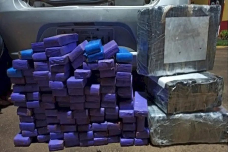 Menor &eacute; apreendido com mais de 110 quilos de droga em SC