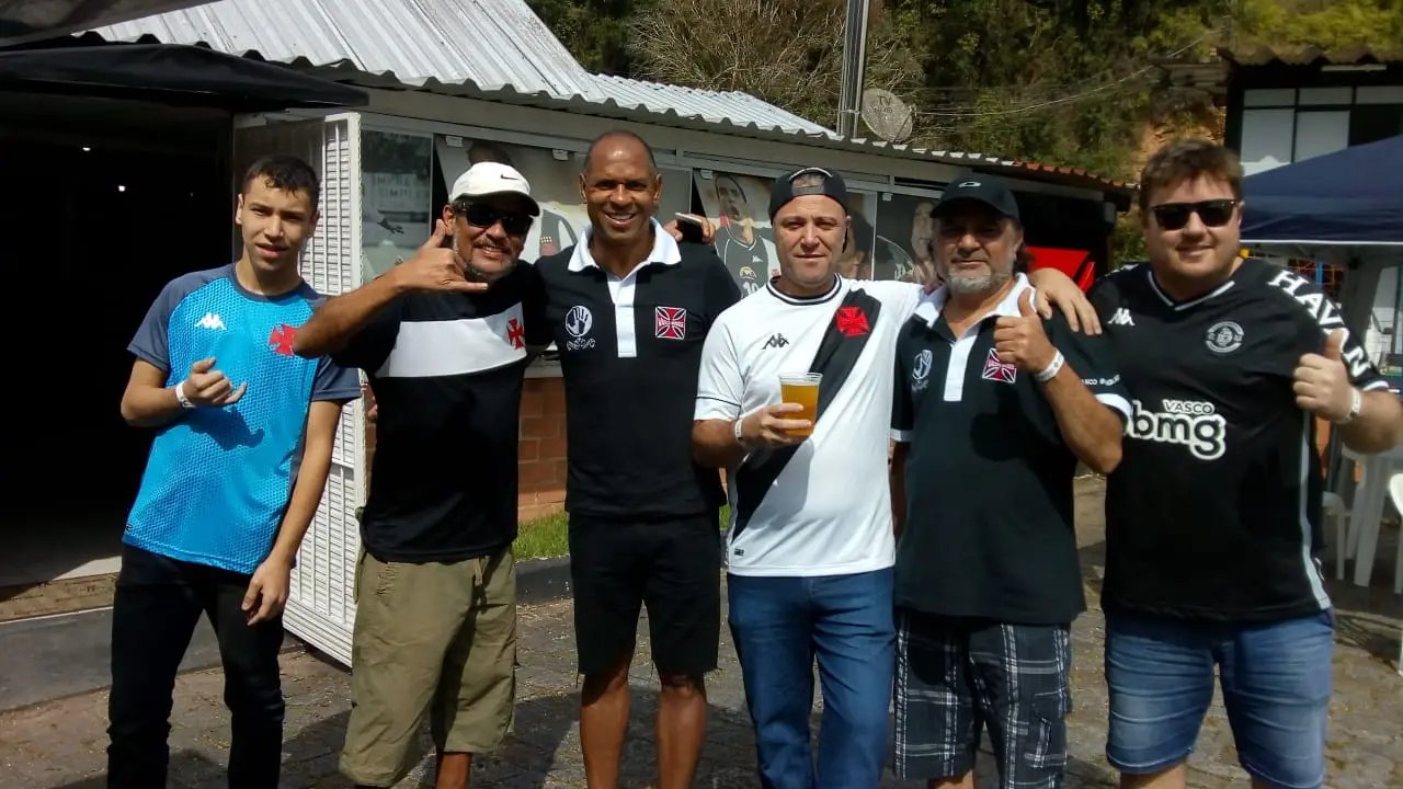 Ex-jogador do Vasco e da sele&ccedil;&atilde;o brasileira participa de evento festivo em Brusque