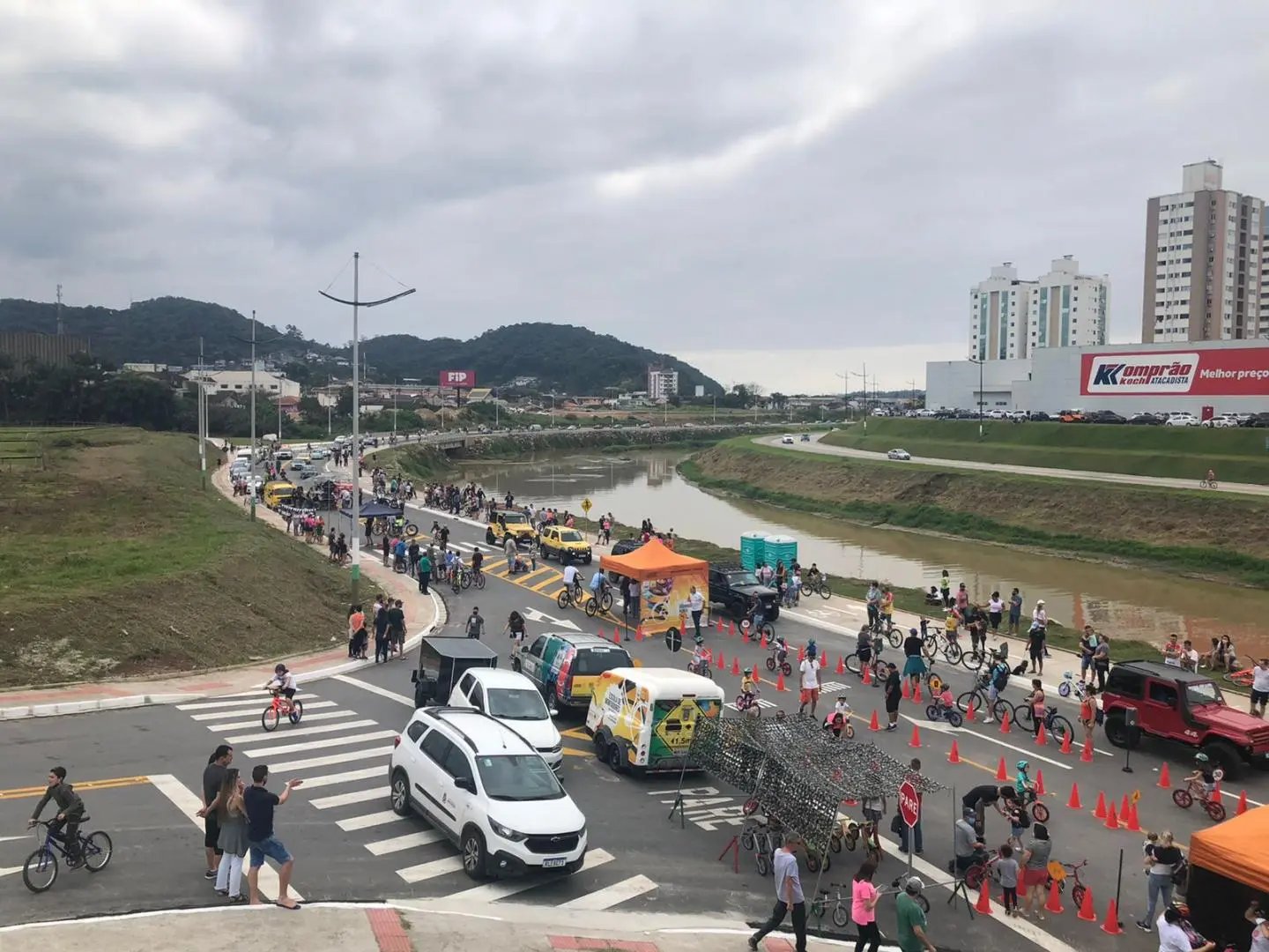 Dia de lazer marca libera&ccedil;&atilde;o do tr&acirc;nsito na Avenida Governador Luiz Henrique da Silveira