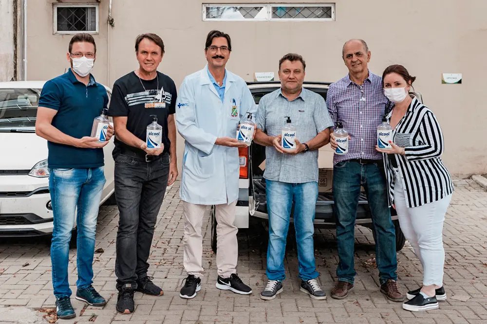 AmpeBr doa 135 litros de &aacute;lcool gel para Secretaria de Sa&uacute;de de Brusque