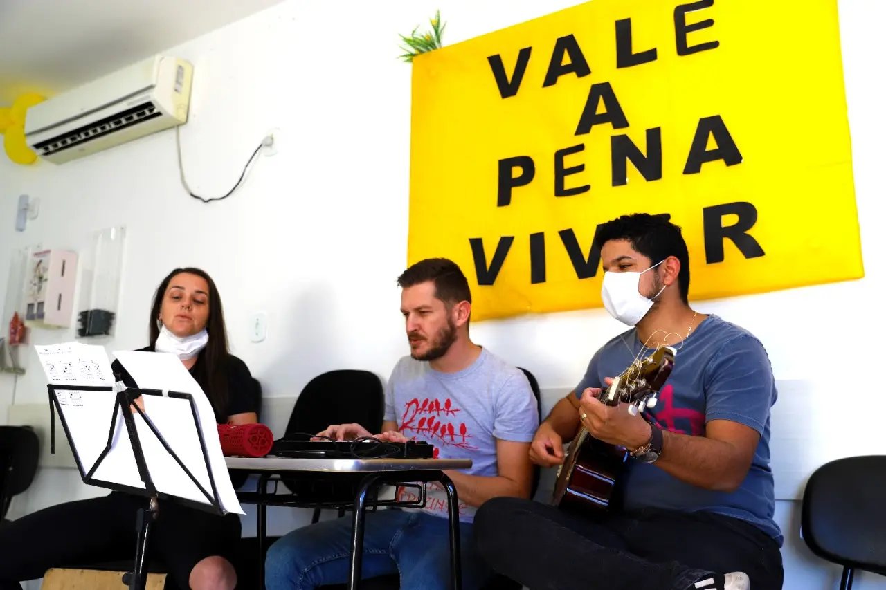 Apresenta&ccedil;&atilde;o musical marca ato alusivo ao Setembro Amarelo