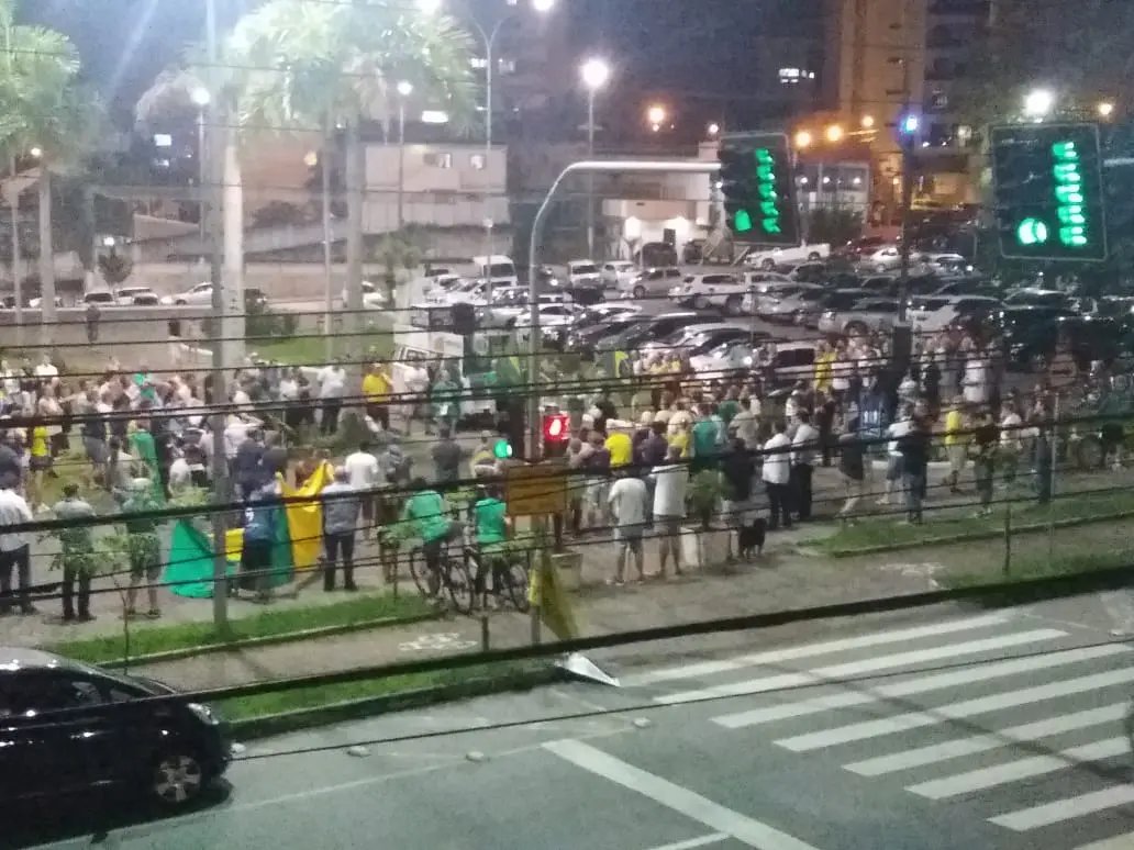 Manifesto na Praça Sesquicentenário pede prisão de Lula