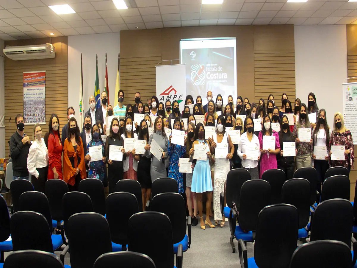Curso da AmpeBr garante novo futuro a 65 mulheres