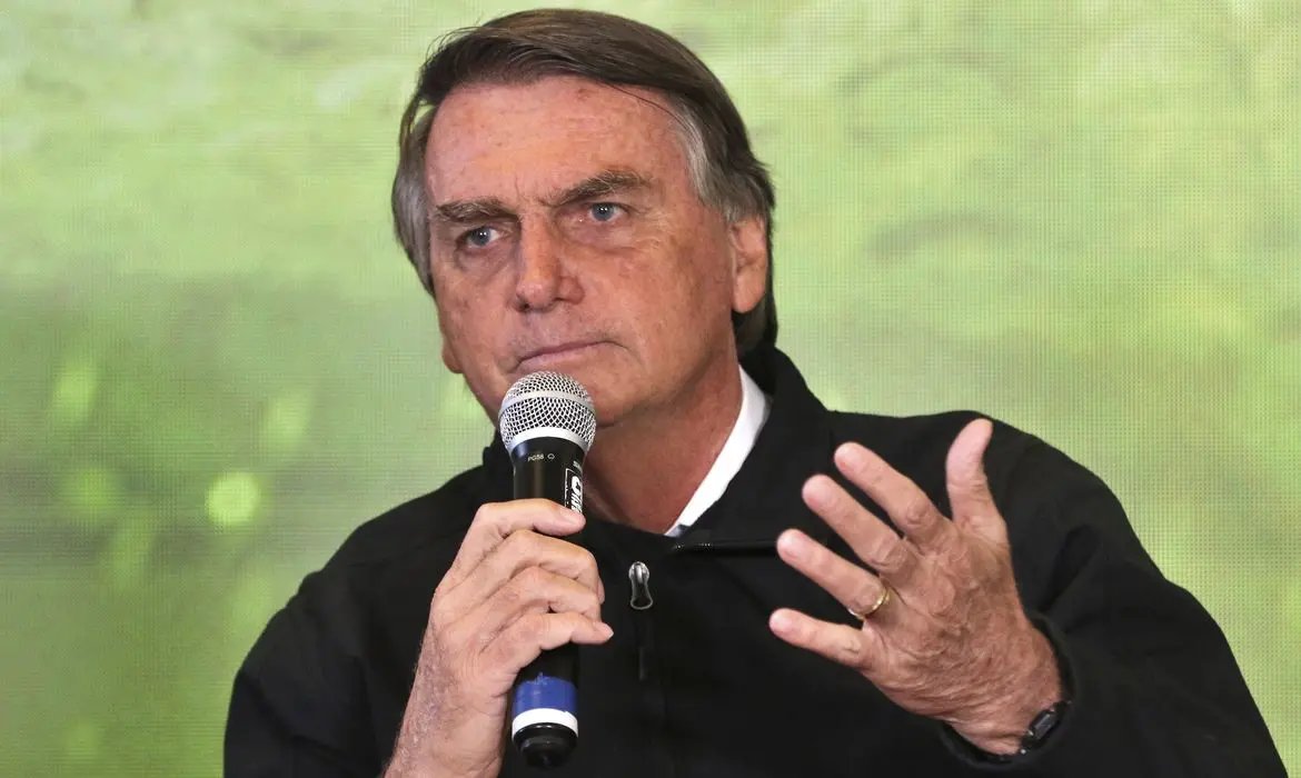 Bolsonaro retorna ao Brasil, ap&oacute;s tr&ecirc;s meses nos EUA