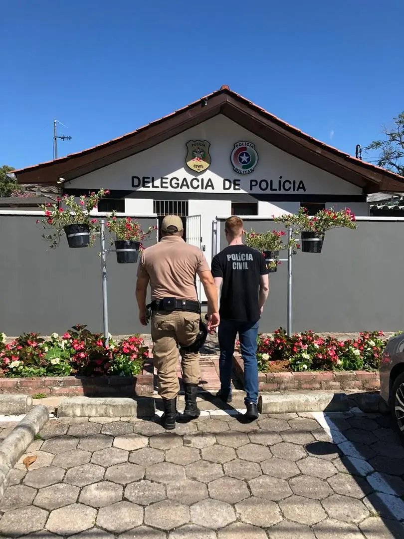 Casal &eacute; preso em Botuver&aacute; por estupro no Paran&aacute; 
