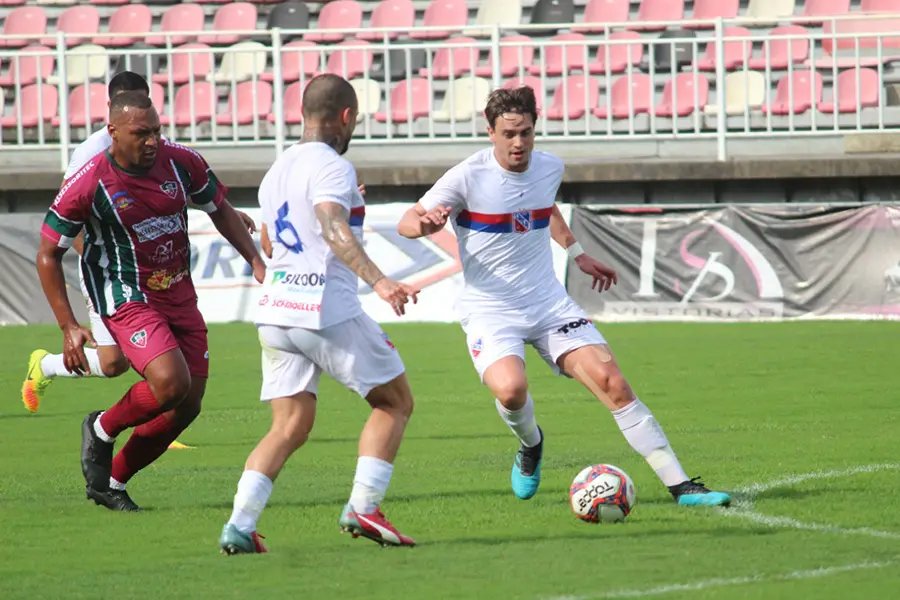 Carlos Renaux goleia o Fluminense por 5 x 0