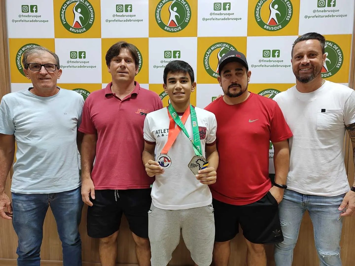 Diretor da FME recebe atleta destaque no jud&ocirc;