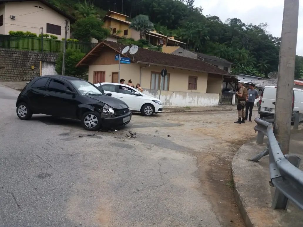 Crian&ccedil;a fica ferida em acidente de tr&acirc;nsito