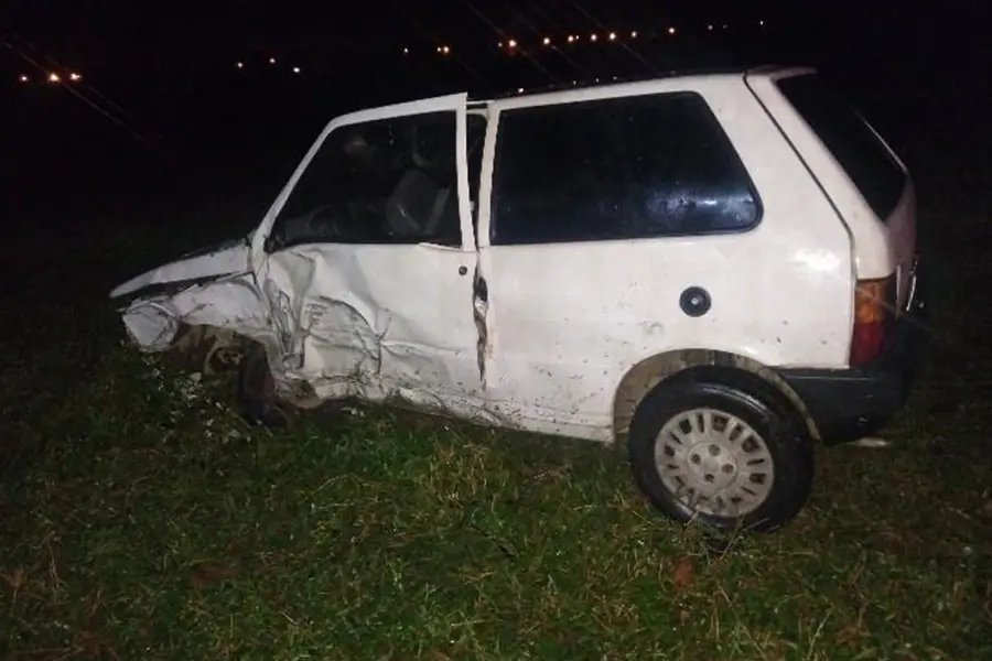 Carro capota na SC-412 em Ilhota