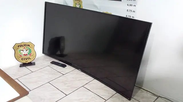 Pol&iacute;cia recupera TV furtada em Guabiruba