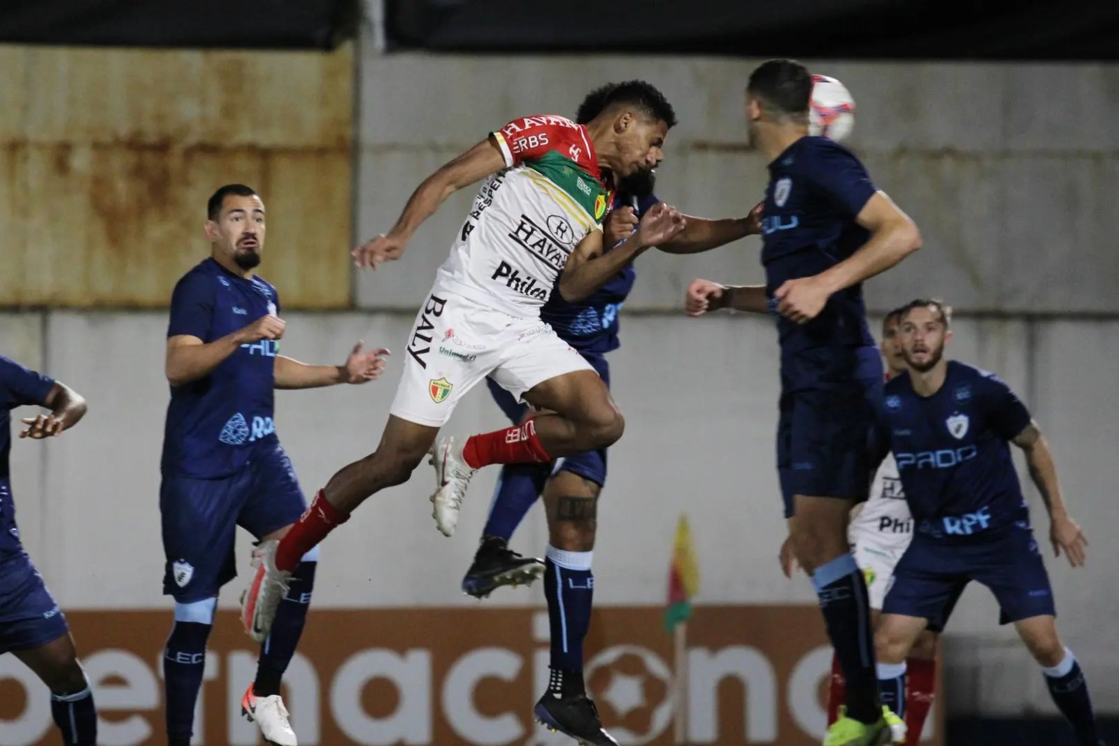 Em jogo com segunda etapa de 50 minutos, Brusque e Londrina n&atilde;o saem do zero