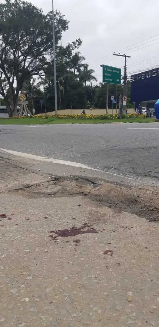 Idoso fica ferido em queda bicicleta 