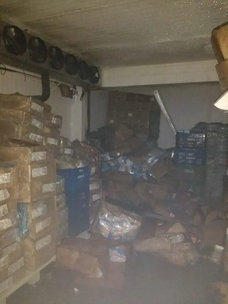 Bombeiros combatem princ&iacute;pio de inc&ecirc;ndio em supermercado