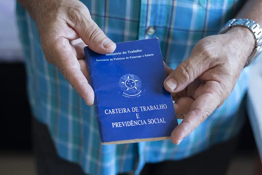 Patr&atilde;o deve pagar sal&aacute;rio integral com fim do BEM