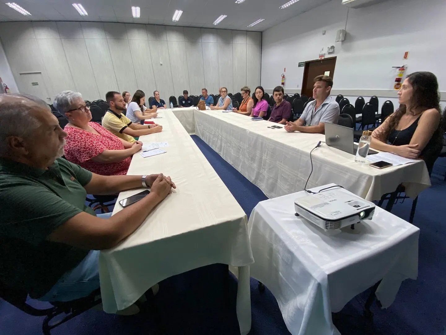 Chefe do setor de agricultura de Brusque participa de reuni&atilde;o da Amve, em Blumenau