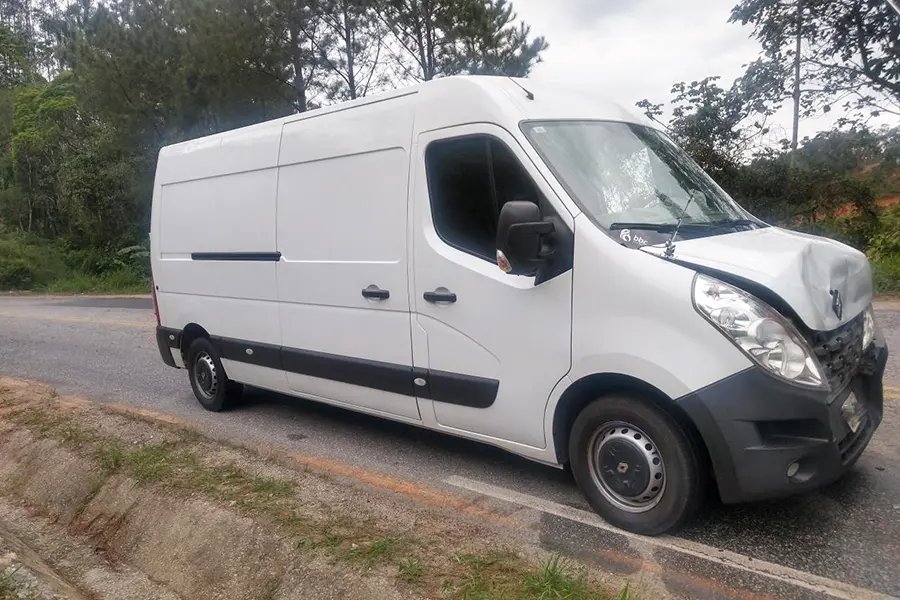 Carro com placas de Brusque se envolve em acidente na Claraiba