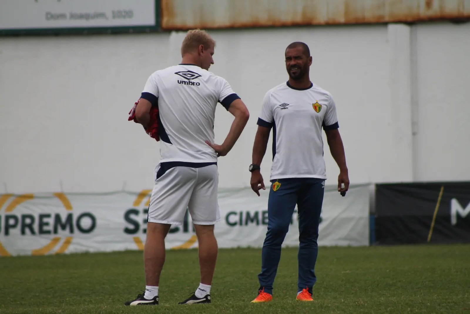 Pingo deve promover estreia de André Luis no gol contra o Tubarão