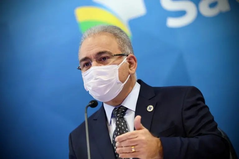 Minist&eacute;rio da Sa&uacute;de anuncia aplica&ccedil;&atilde;o de terceira dose para pessoas com mais de 70 anos