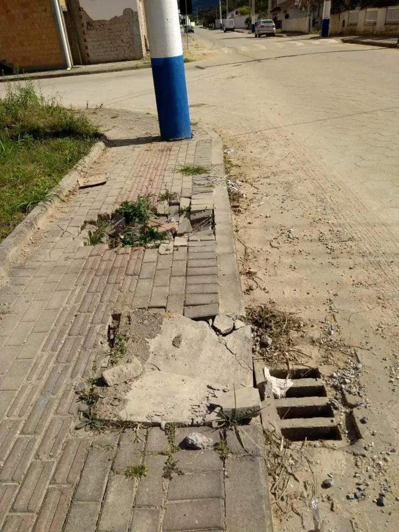 (V&Iacute;DEO) Vereador quer responsabiliza&ccedil;&atilde;o de empresas que destroem cal&ccedil;adas