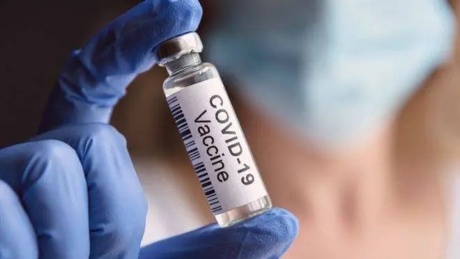 Mois&eacute;s anuncia vacina&ccedil;&atilde;o de adolescentes contra Covid-19