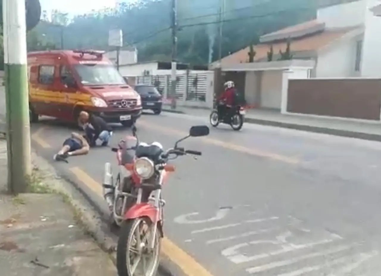 Motociclista ferido em acidente no bairro Primeiro de Maio 