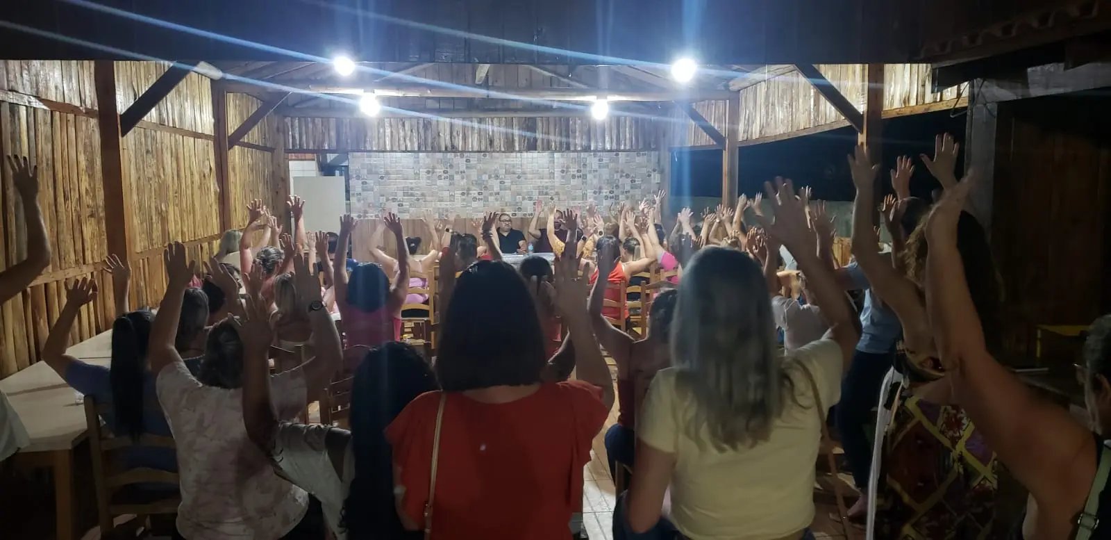 Professores de S&atilde;o Jo&atilde;o Batista rejeitam proposta e mant&eacute;m greve