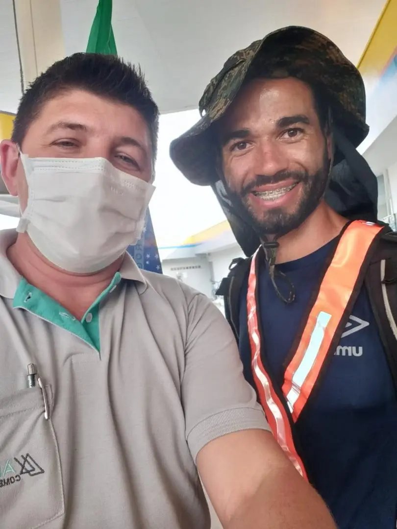 Homem viajou 800 Km a p&eacute; para conhecer Luciano Hang