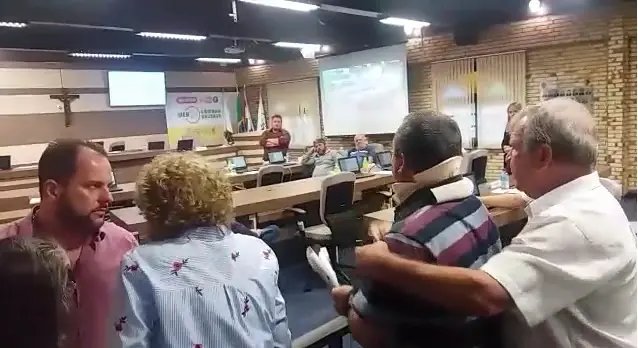 Confus&atilde;o na sess&atilde;o da C&acirc;mara de Vereadores de Brusque