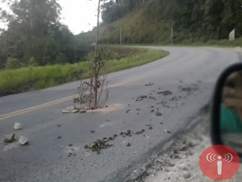 Buraco na rodovia Gentil Battisti Archer