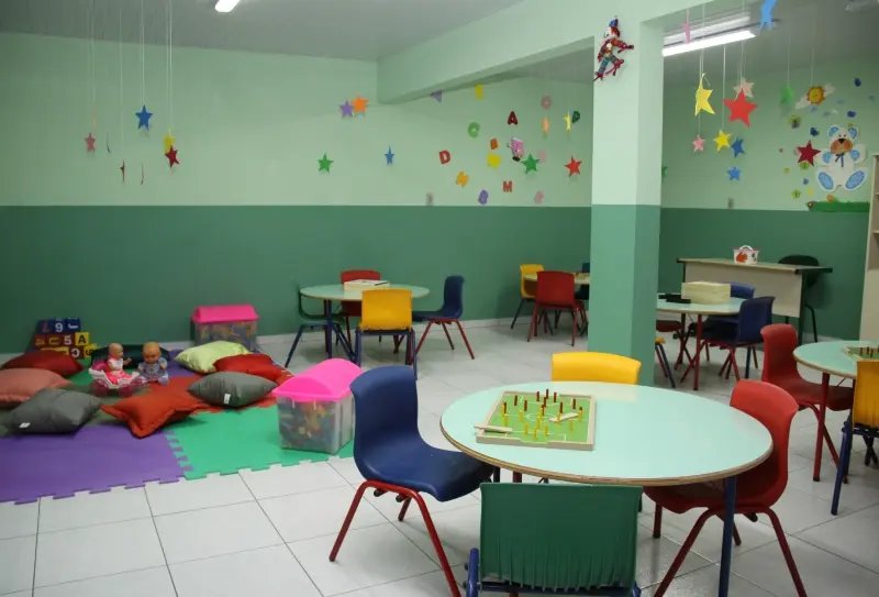 Secretarias escolares abertas para atender