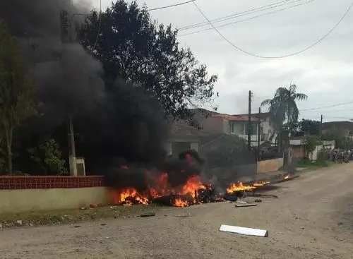 Helicóptero é sequestrado, cai e mata três