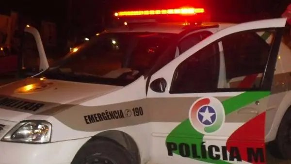 Bandidos explodem caixa eletrônico no centro