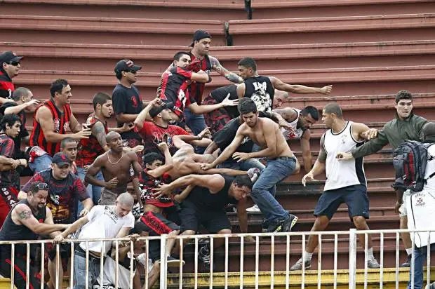 Decisão judicial liberta 17 torcedores